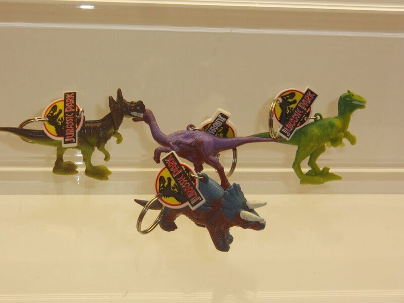 Jurassic Park: Yolanda 1992: Set mit 4 verschiedenen Dinos als Schlüsselanhängern