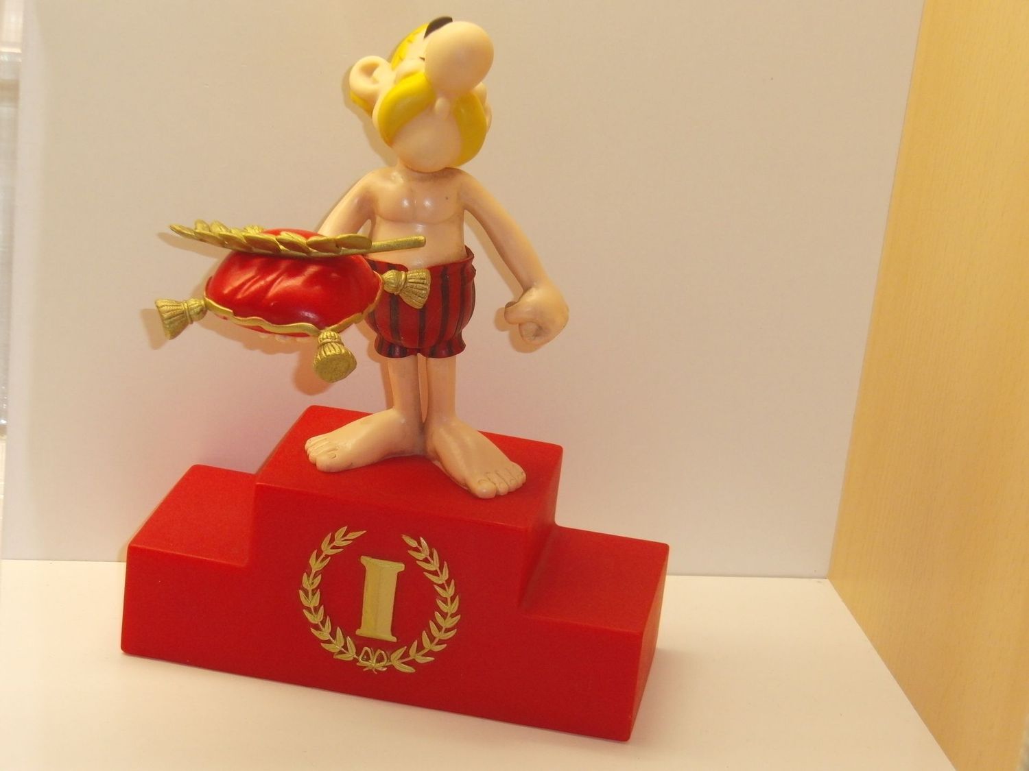 Asterix: Plastoy 2007: Asterix bei den olympischen Spielen: Spardose: Asterix auf Siegerpodest
