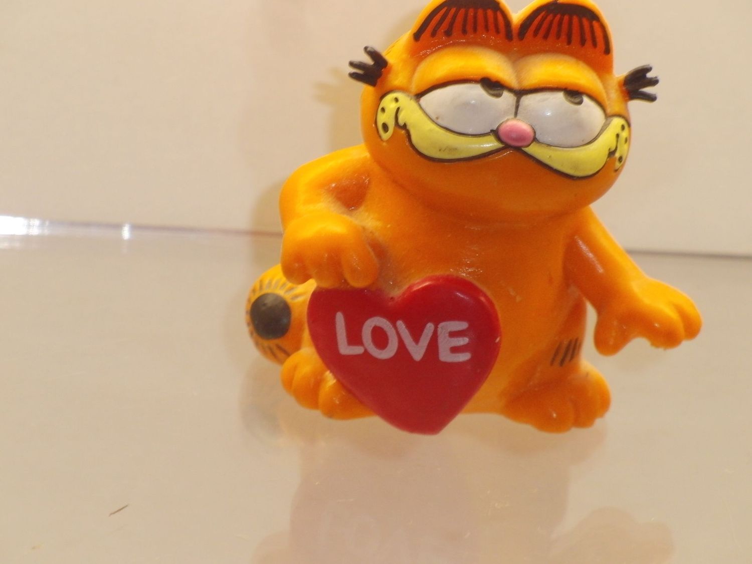 Garfield: Bully: Garfield mit Herz (Hand ausgestreckt)