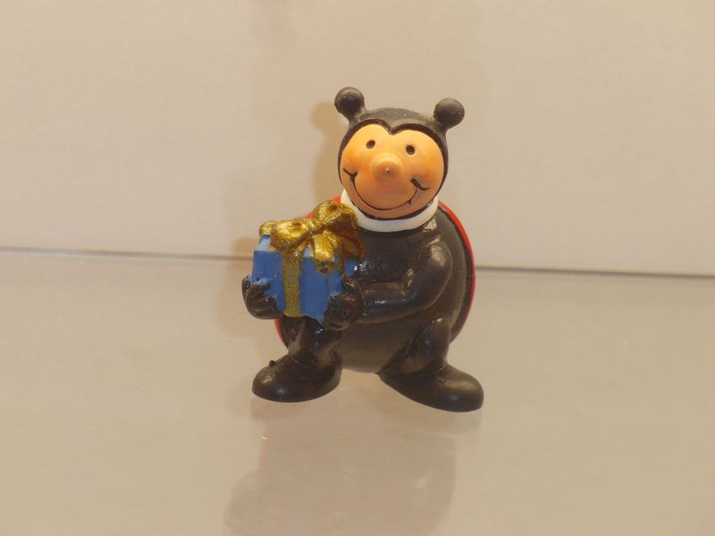 Bully 90er Jahre: Marienkäfer mit Geschenk Bully 90er Jahre: Marienkäfer mit Geschenk