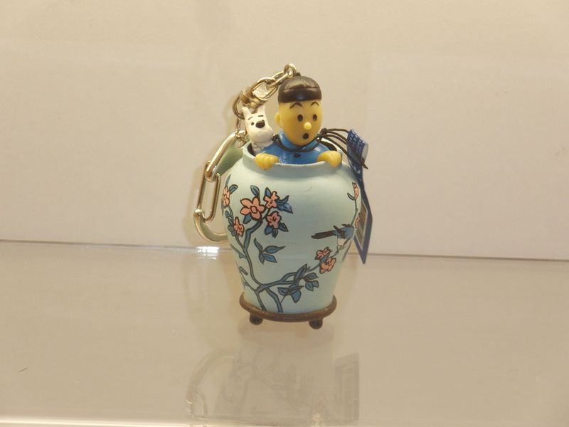 Tim und Struppi: Moulinsart: Tim und Struppi in Vase (Schlüsselanhänger) Tim und Struppi: Moulinsart: Tim und Struppi in Vase (Schlüsselanhänger)