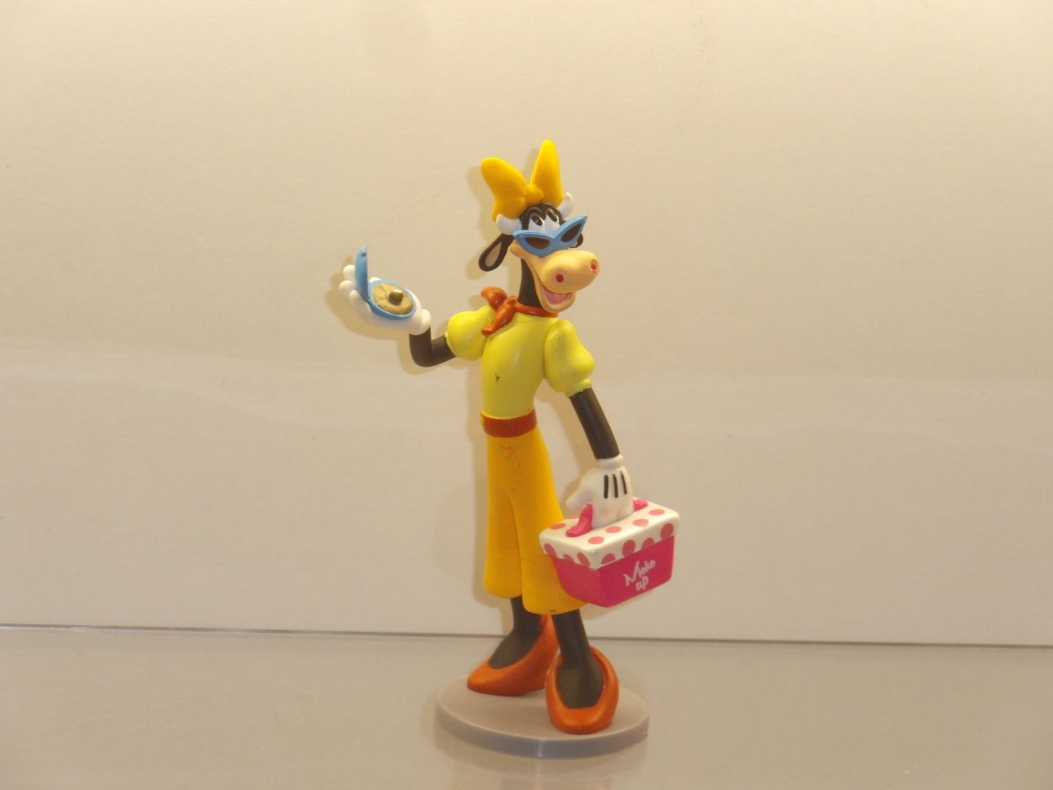 Disney: Disney Store: Klarabella mit Sonnenbrille