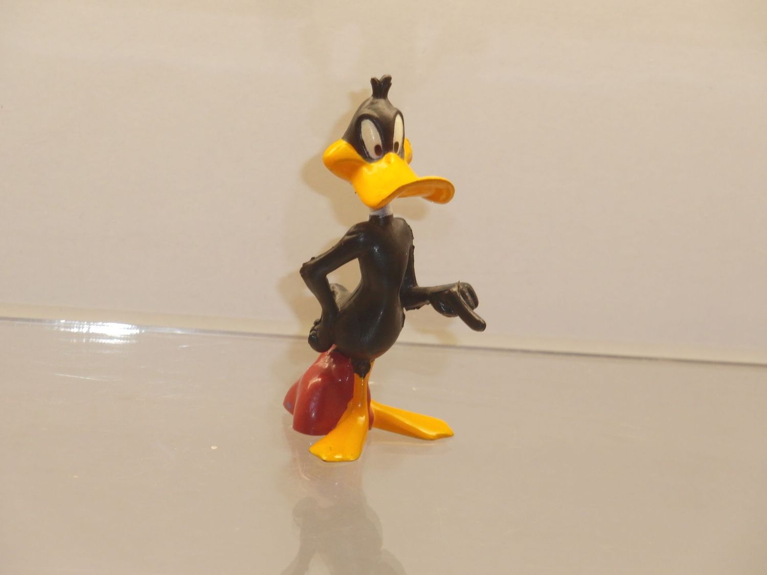 Bugs Bunny  & Co.: 90er Jahre: Daffy Duck, zeigend