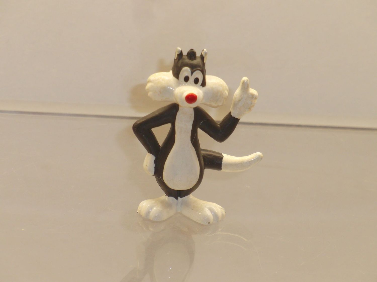 Bugs Bunny  & Co.: 90er Jahre: Sylvester linke Hand gehoben