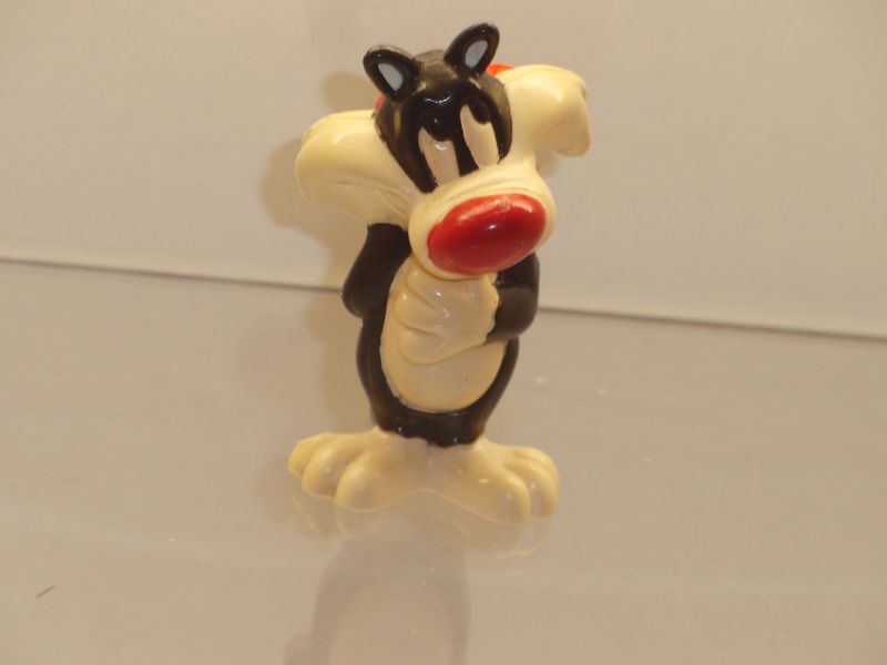 Bugs Bunny & Co.: 90er Jahre: Sylvester Junior mit Blumenstrauß Bugs Bunny & Co.: 90er Jahre: Sylvester Junior mit Blumenstrauß