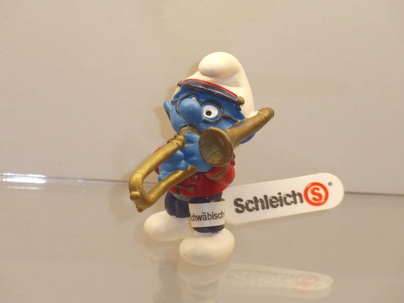 Schlumpf mit Posaune 2.0484 mit Fähnchen Schlumpf mit Posaune 2.0484 mit Fähnchen