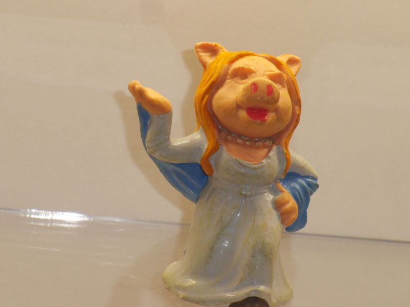 Muppet Show: Schleich 1974: Miss Piggy (unbemalte Augen) Muppet Show: Schleich 1974: Miss Piggy (unbemalte Augen)