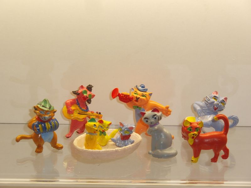 Disney's Aristocats: Heimo 60er Jahre: kompletter Satz mit 9 Figuren und Körbchen