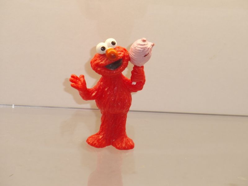 Sesamstraße: ca. 90er Jahre: Elmo mit Zuckerwatte Sesamstraße: ca. 90er Jahre: Elmo mit Zuckerwatte