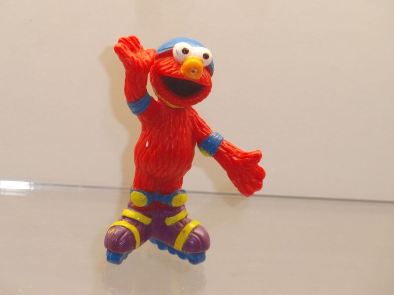 Sesamstraße: ca. 90er Jahre: Elmo mit Inlineskates Sesamstraße: ca. 90er Jahre: Elmo mit Inlineskates