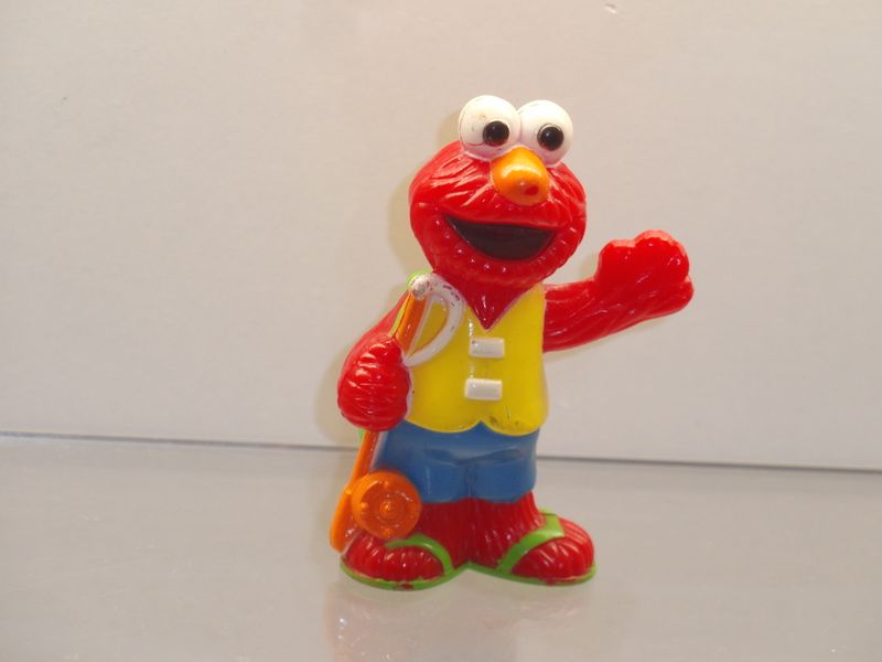 Sesamstraße: ca. 90er Jahre: Elmo mit Angel winkend Sesamstraße: ca. 90er Jahre: Elmo mit Angel winkend
