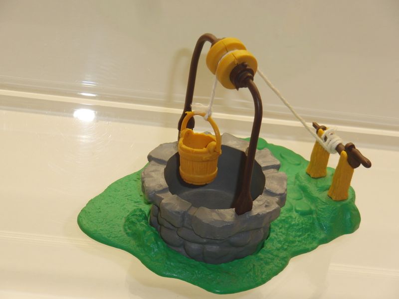 Geschlumpfe 4.0090 Brunnen (alte Version) Variante mit dunkelgrüner Bodenplatte Geschlumpfe 4.0090 Brunnen (alte Version) Variante mit dunkelgrüner Bodenplatte