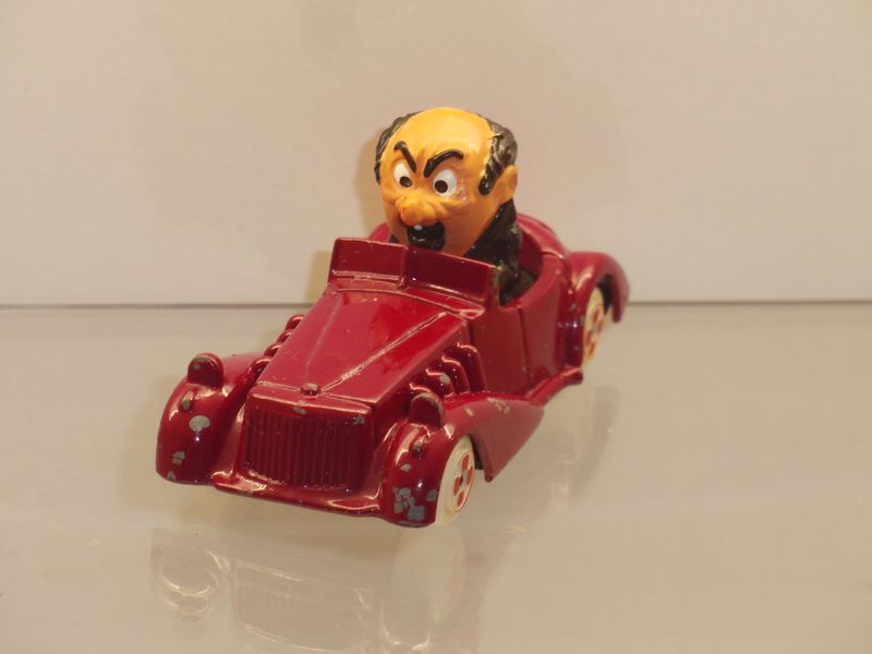 Fahrzeuge: Gargamel im weinroten Auto (ESCI 1983) Fahrzeuge: Gargamel im weinroten Auto (ESCI 1983)