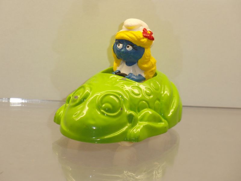 Fahrzeuge: Schlumpfine im Froschauto (ESCI 1983) Fahrzeuge: Schlumpfine im Froschauto (ESCI 1983)