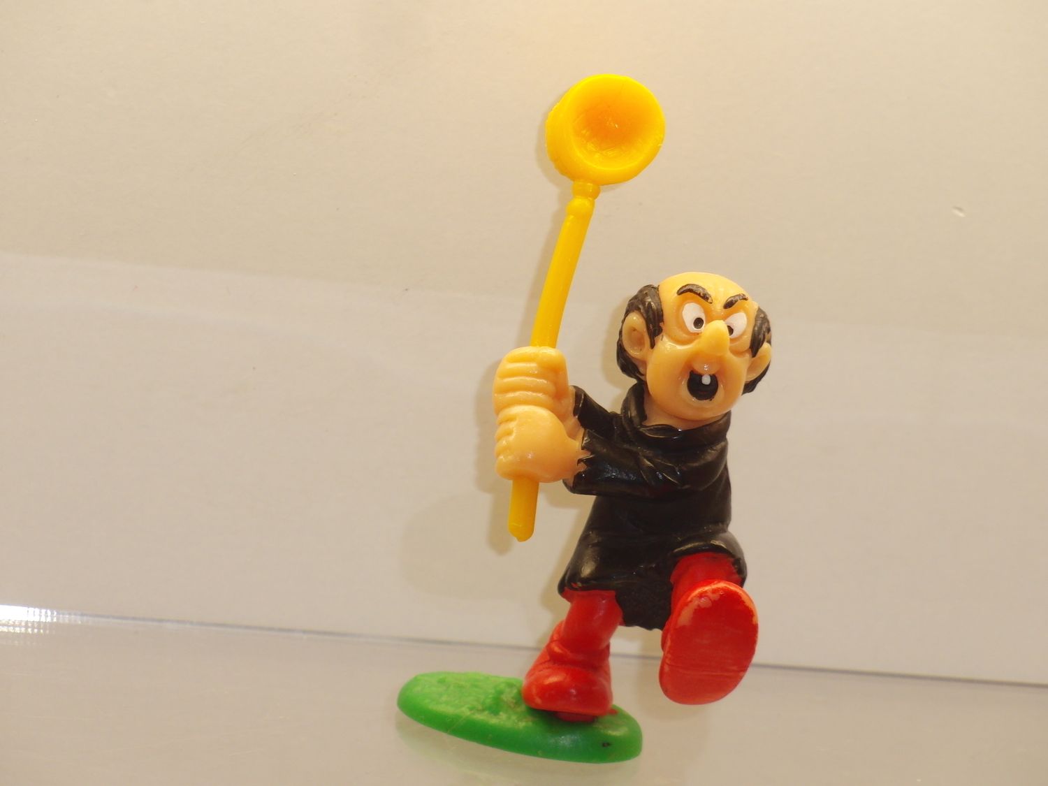 Gargamel mit Netz 2.0181 (Stiel gelb - Gesicht unbemalt)