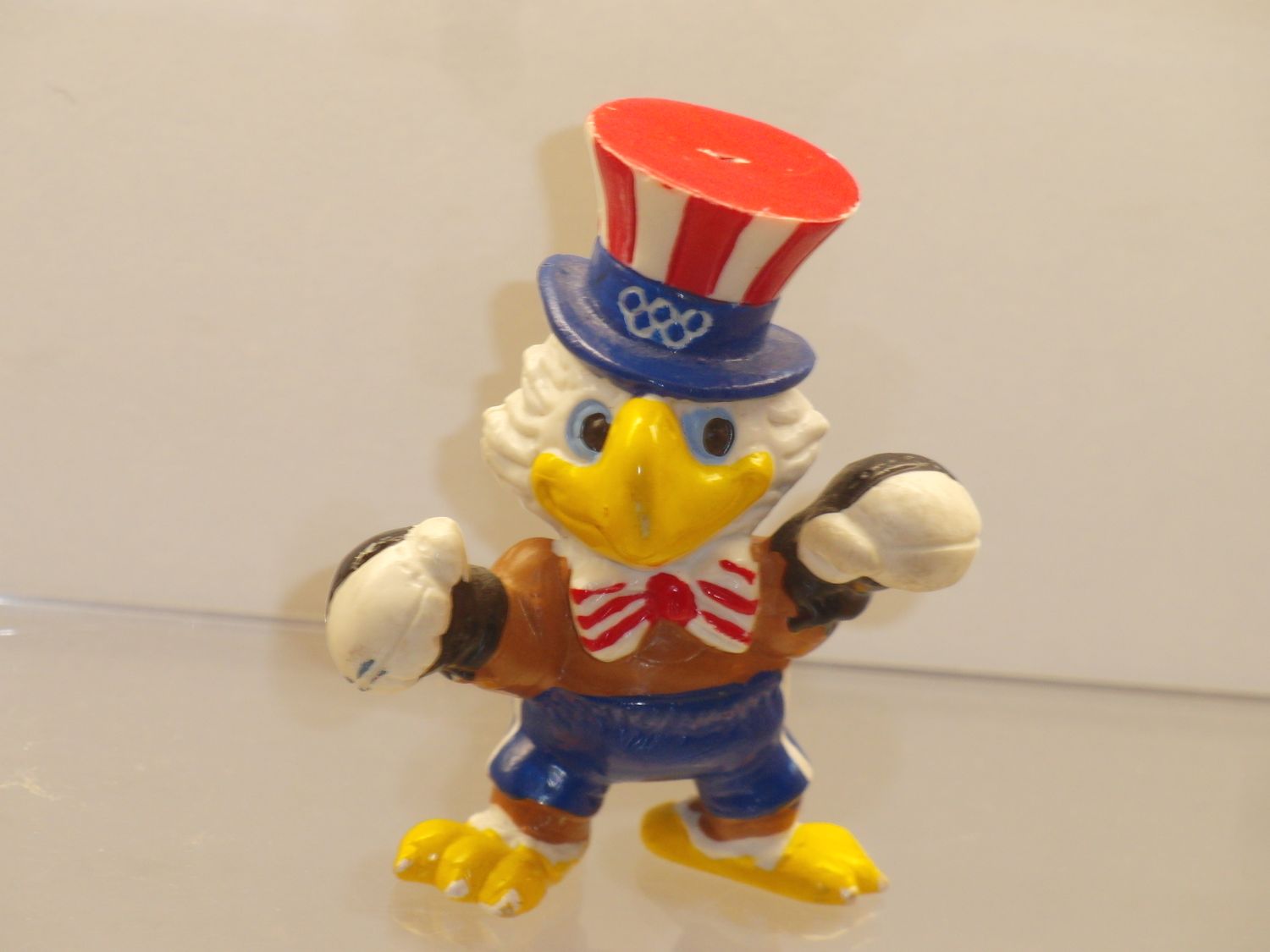 Werbefiguren: Olympische Spiele Los Angeles 1984: Maskottchen Sam als Boxer (fehlende Schlüsselkette)