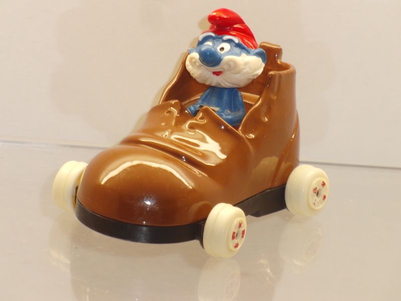Fahrzeuge: Papa Schlumpf im Schuhauto (ESCI 1983) Fahrzeuge: Papa Schlumpf im Schuhauto (ESCI 1983)