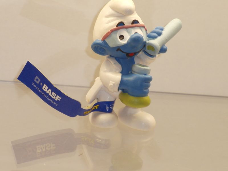 Werbeschlumpf BASF Chemiker (blaue Banderole) Werbeschlumpf BASF Chemiker (blaue Banderole)