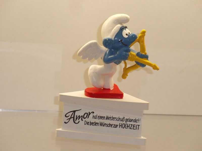 Dreiecks-Sockel: Amor: Amor hat einen Meisterschuß gelandet! Die besten Wünsche zur HOCHZEIT