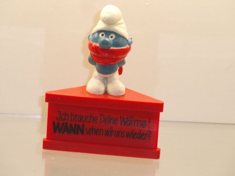 Dreiecks-Sockel: Winterschlumpf: Ich brauche Deine Wärme! WANN sehen wir uns wieder?