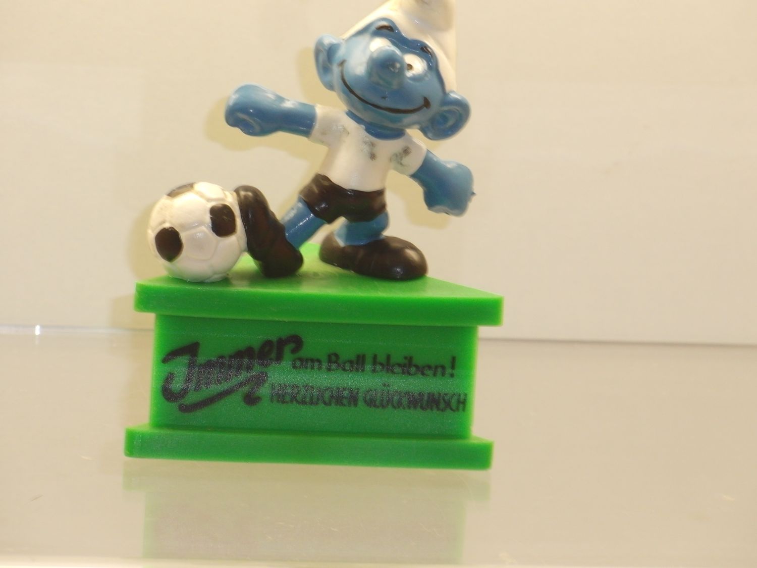 Dreiecks-Sockel: Kicker 2: Immer am Ball bleiben! HERZLICHEN GLÜCKWUNSCH  --Achtung, mit Beschriftung---