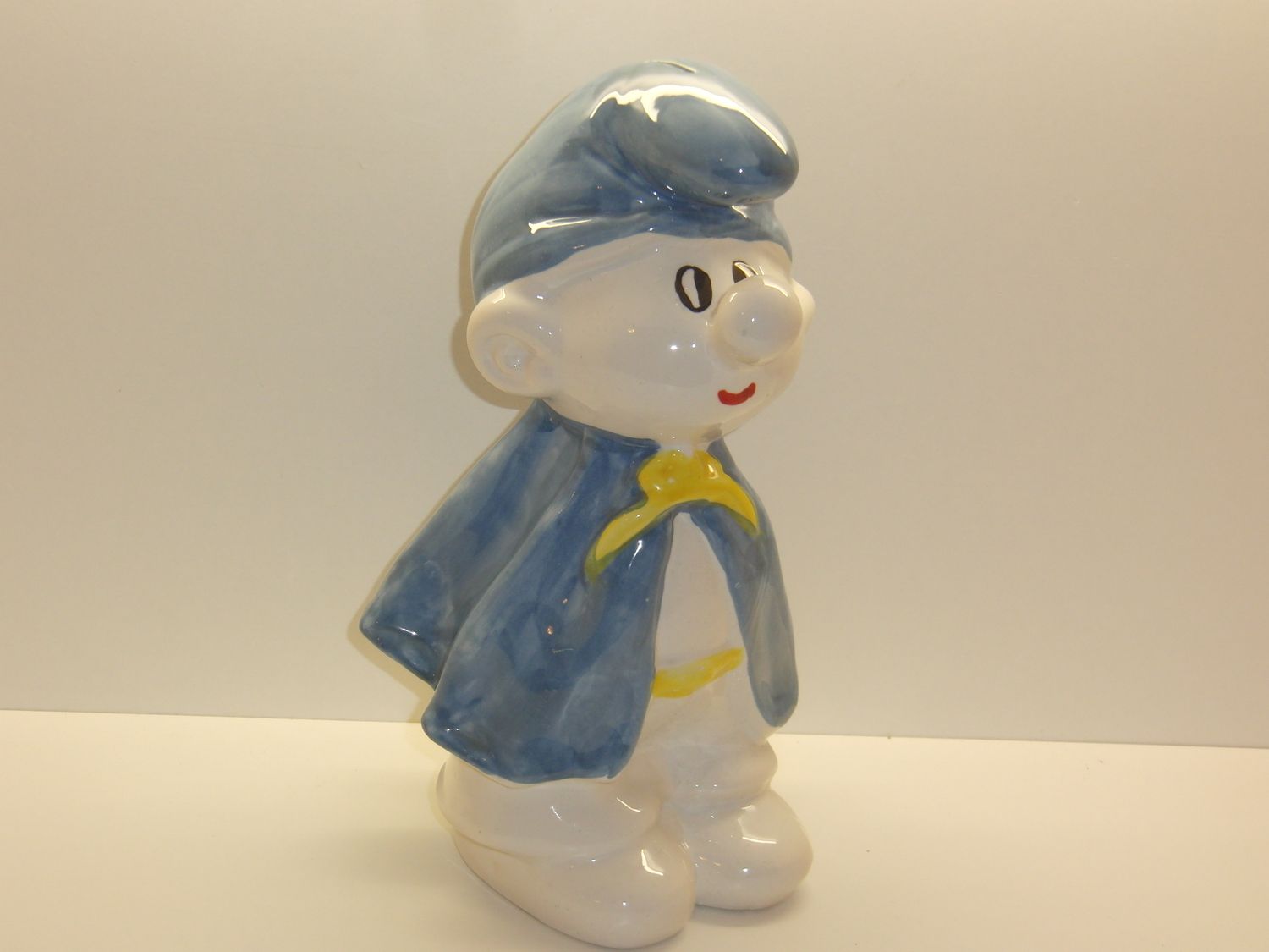 Schlumpf mit Umhang weiß/blau  (Spardose) ca. 26cm aus Keramik