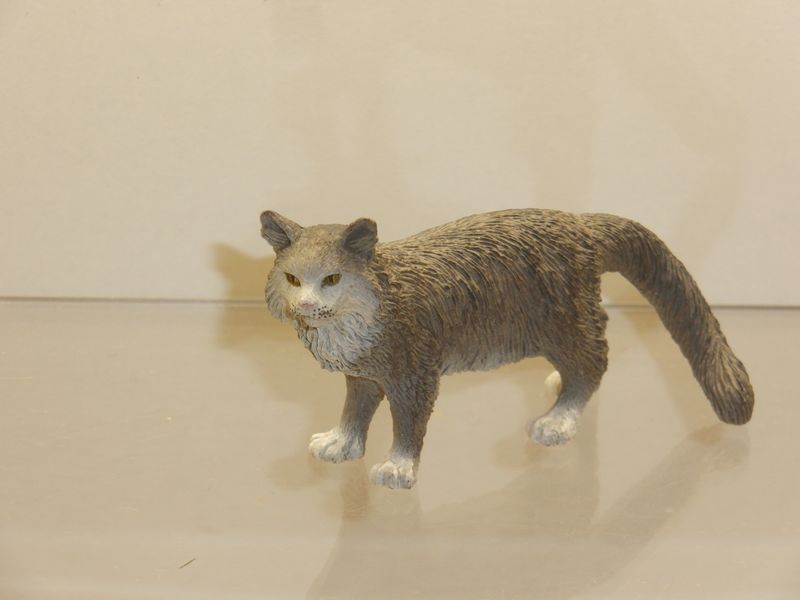 Schleich: 13893 Maine Coon Katze stehend mit Fähnchen