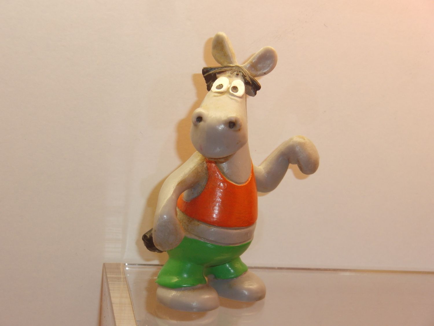 Äffle & Pferdle: Pferdle (Hemd hellrot/Hose grün)