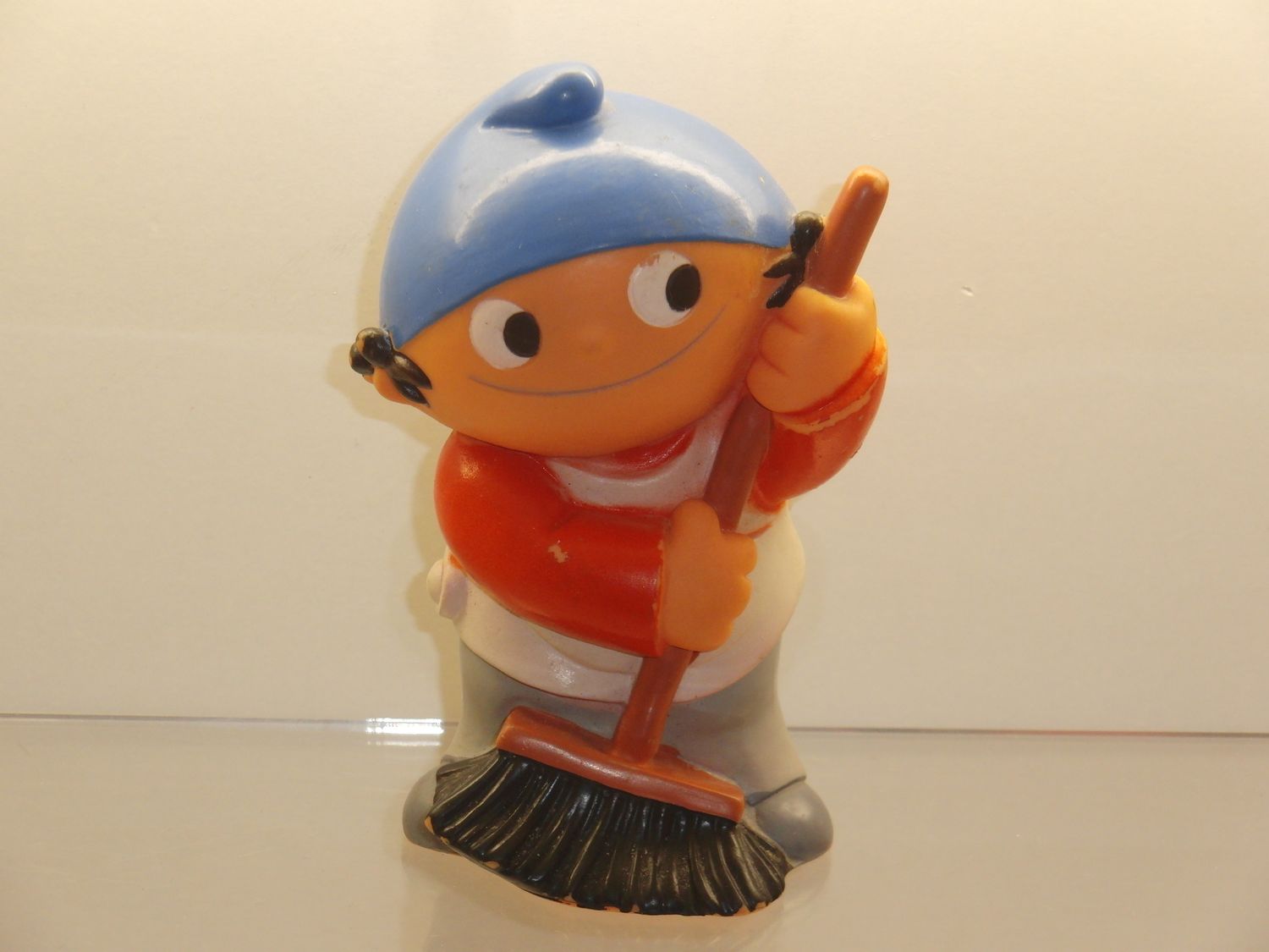 Werbefiguren: ZDF: Mainzelmännchen: Goebel 1975: Anton mit Besen