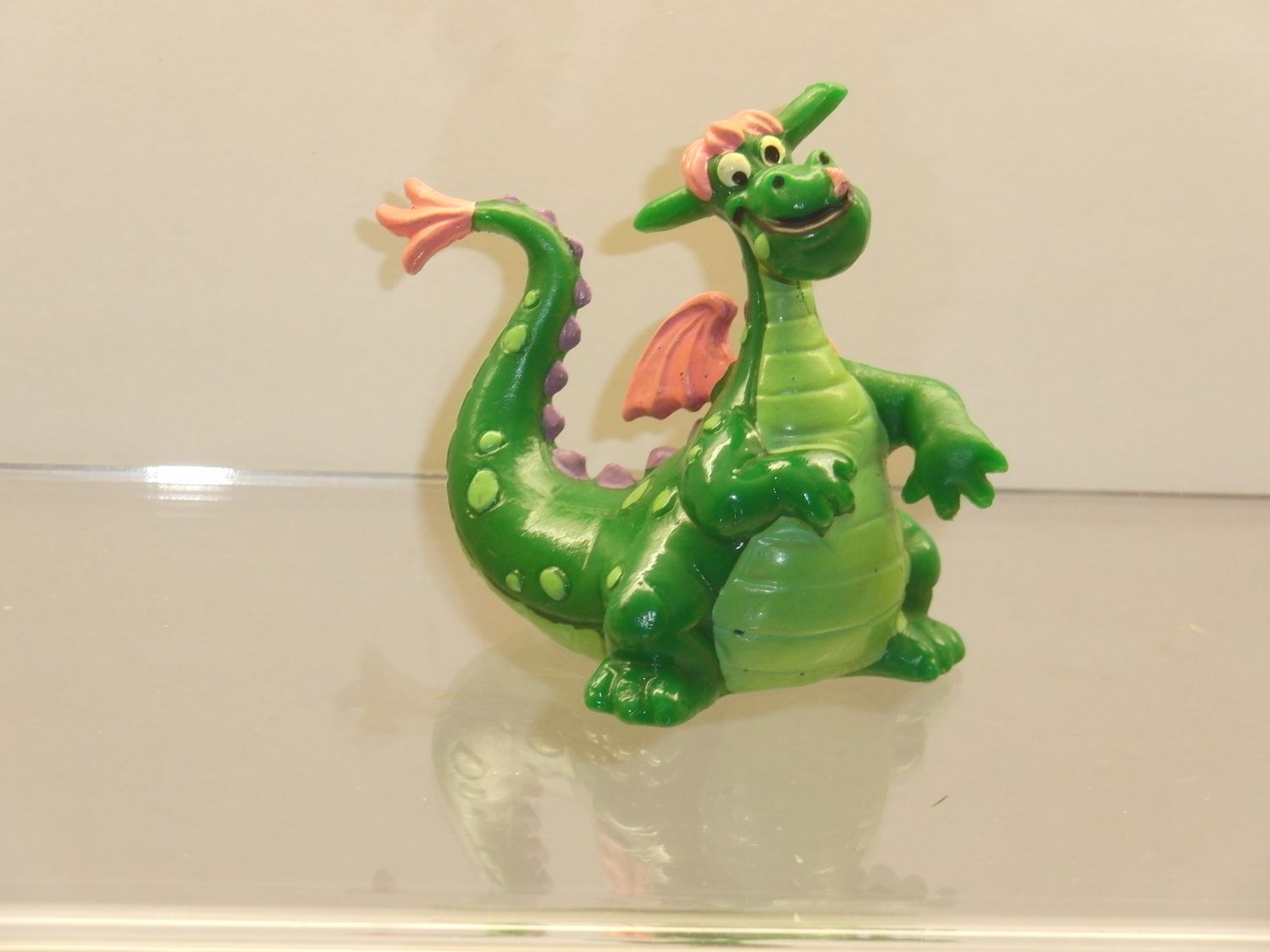 Disney's Elliot das Schmunzelmonster: Bully 1978: Elliot stehend Disney's Elliot das Schmunzelmonster: Bully 1978: Elliot stehend