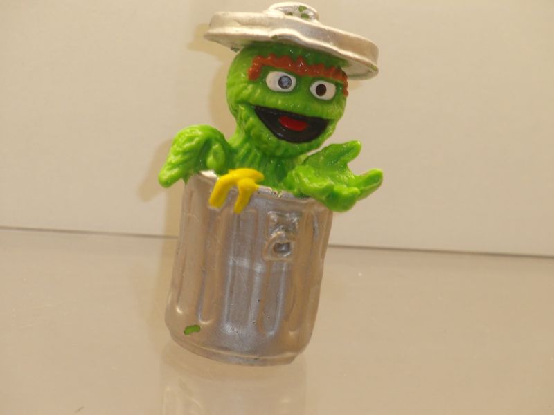 Sesamstraße: Bullyland 1997: Oskar (ohne Schlüsselkette) Sesamstraße: Bullyland 1997: Oskar (ohne Schlüsselkette)