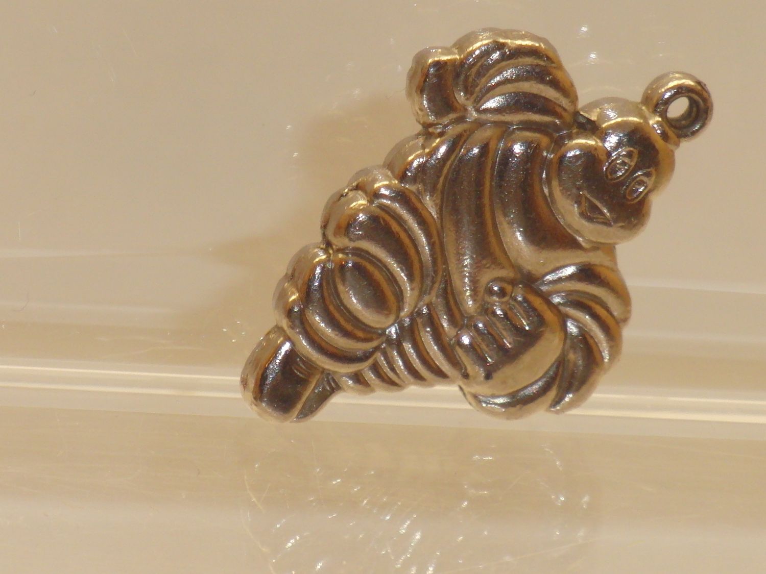 Werbefiguren: Michelin: Michelinmännchen aus Metall (ohne Schlüsselkette) Werbefiguren: Michelin: Michelinmännchen aus Metall (ohne Schlüsselkette)