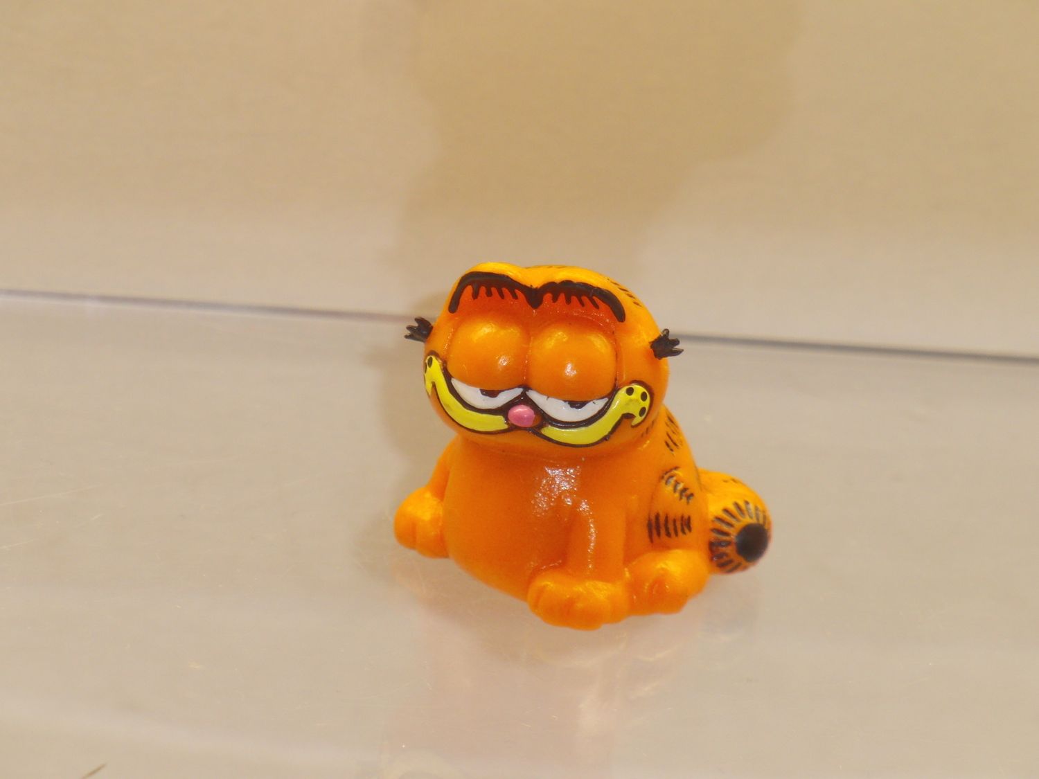 Garfield: Bully: Garfield Mini sitzend (ohne Beschriftung) Garfield: Bully: Garfield Mini sitzend (ohne Beschriftung)