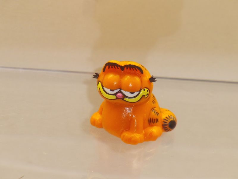 Garfield: Bully: Garfield Mini sitzend (ohne Beschriftung) Garfield: Bully: Garfield Mini sitzend (ohne Beschriftung)