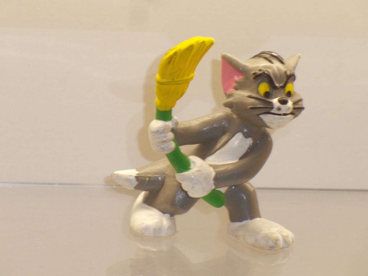 Tom & Jerry: Bully 80er Jahre: Tom mit Besen Tom & Jerry: Bully 80er Jahre: Tom mit Besen