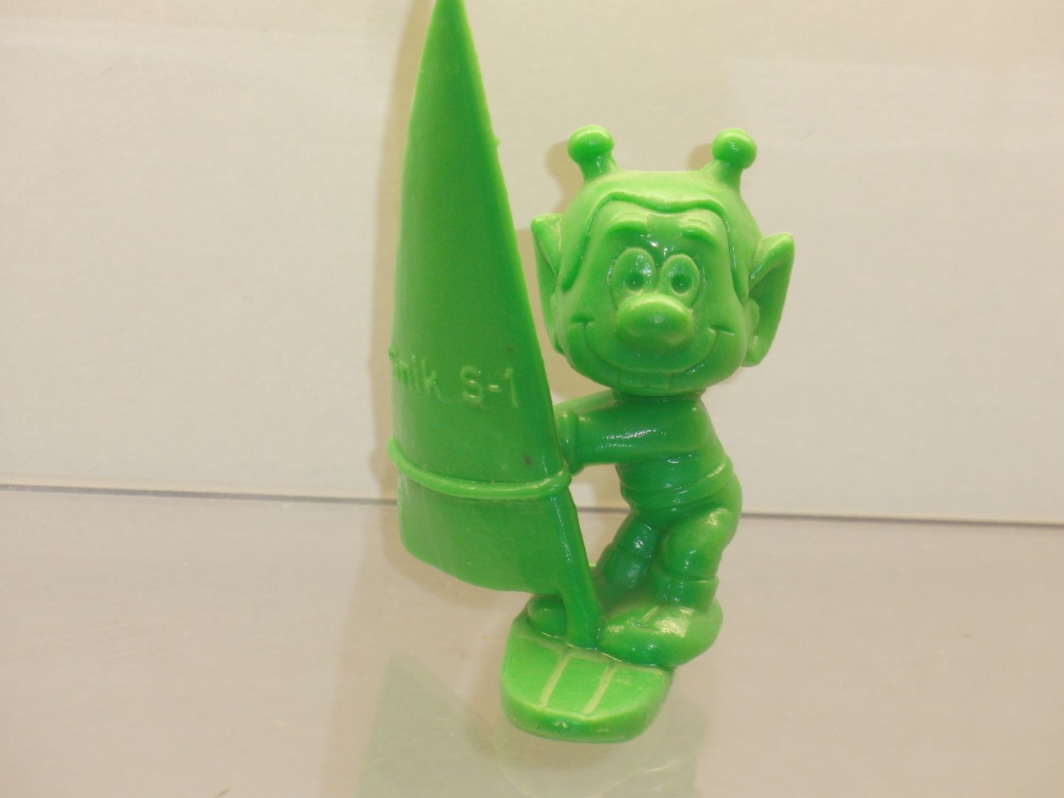 Sniks: 2. Serie: Bully 80er Jahre: Surf-Snik unbemalt Sniks: 2. Serie: Bully 80er Jahre: Surf-Snik unbemalt