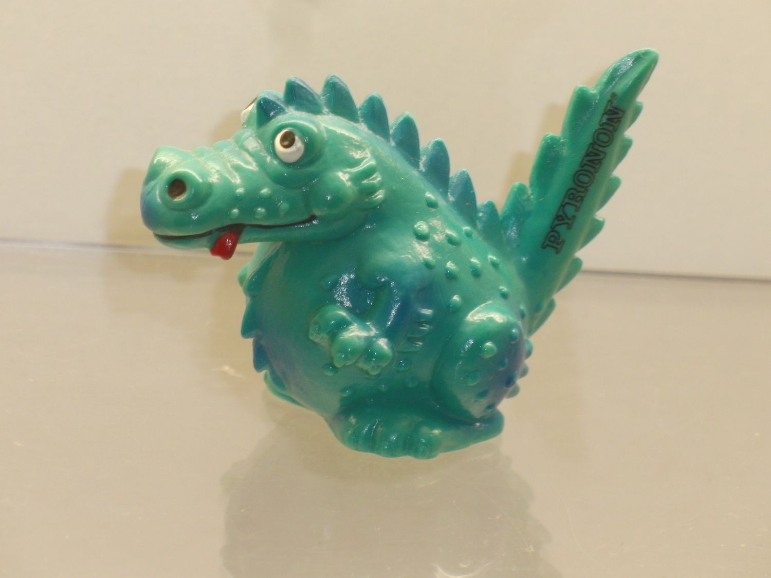 Werbefiguren: Bully  1984:  Pyronon: Drache Pyromanni Werbefiguren: Bully  1984:  Pyronon: Drache Pyromanni