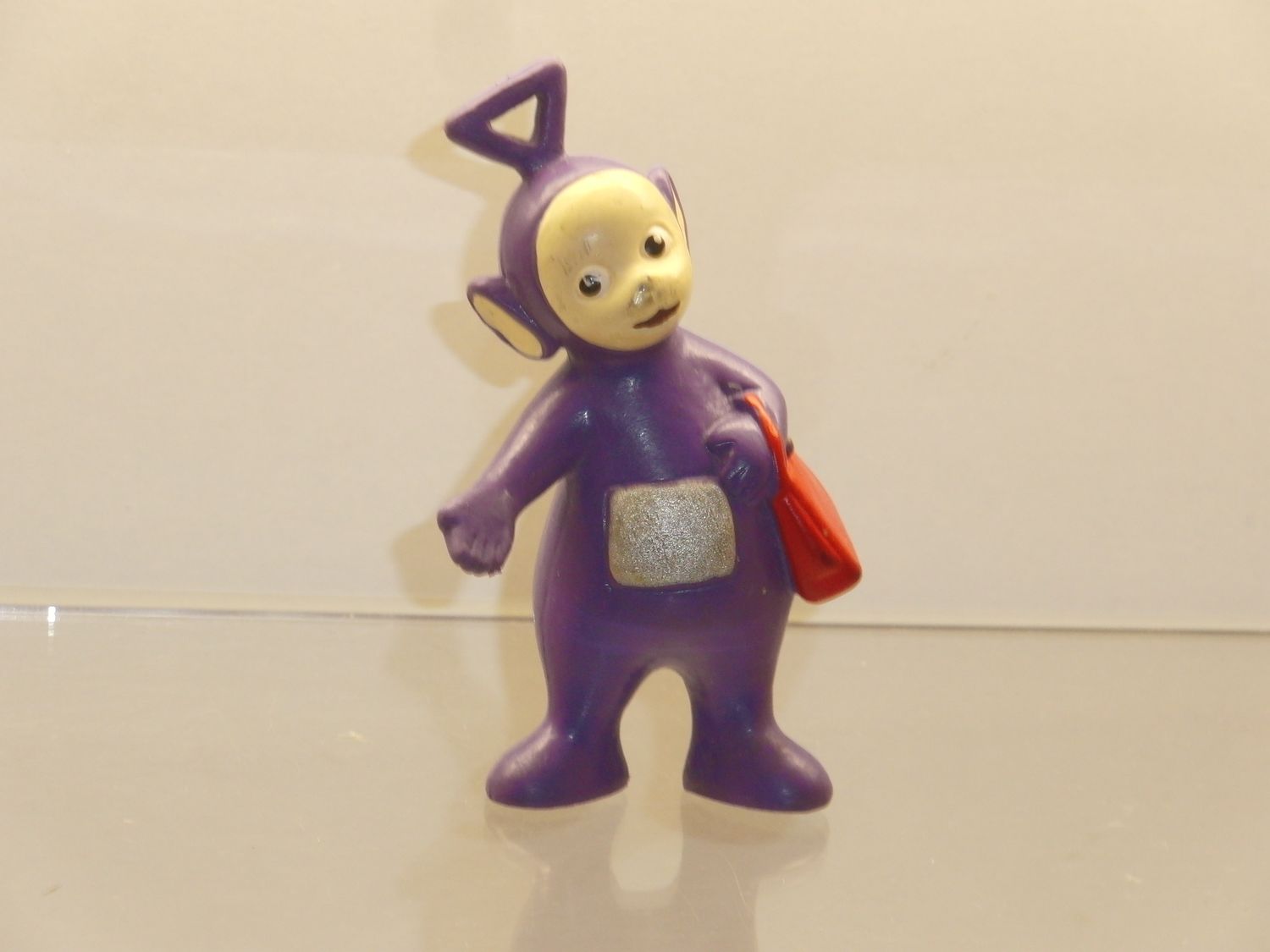 Bully/Bullyland 90er Jahre: Teletubbies: Tinky-Winky mit Tasche Bully/Bullyland 90er Jahre: Teletubbies: Tinky-Winky mit Tasche