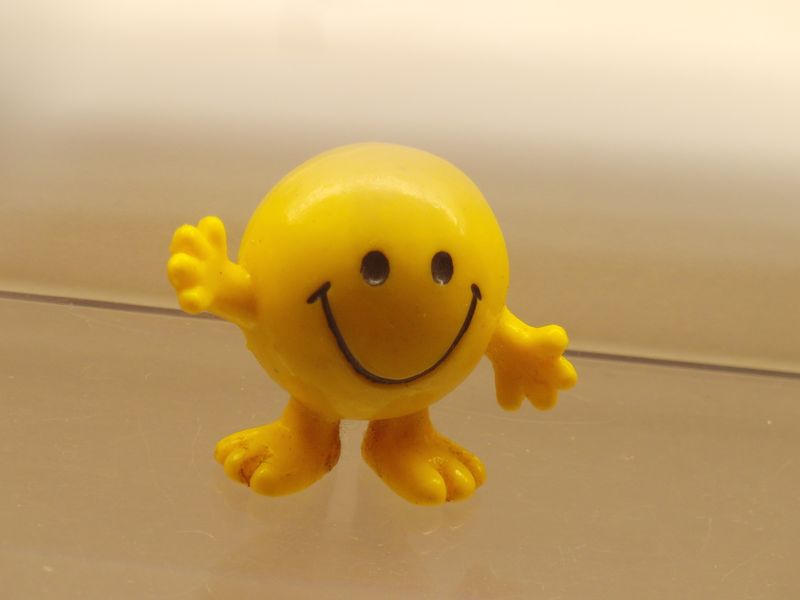 Bully (CE-Zeichen): Mr. Men + Little Miss: Mr. Glückmann - Aufschrift: Don't worry be happy! Bully (CE-Zeichen): Mr. Men + Little Miss: Mr. Glückmann - Aufschrift: Don't worry be happy!