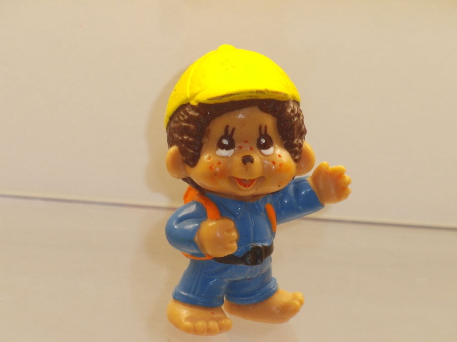 Monchhichi: Bully 1981: Junge mit Rucksack Monchhichi: Bully 1981: Junge mit Rucksack