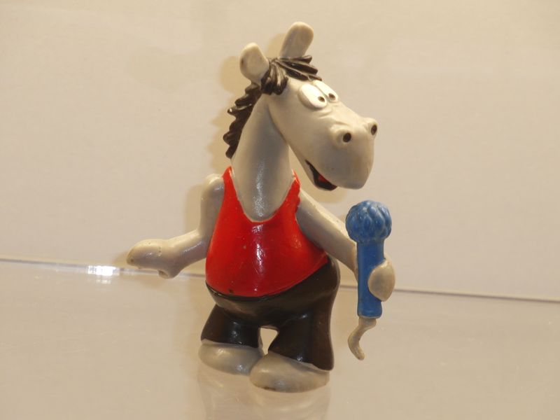 Äffle & Pferdle: Pferdle mit Mikrophon (Hemd rot/ Hose schwarz) Äffle & Pferdle: Pferdle mit Mikrophon (Hemd rot/ Hose schwarz)