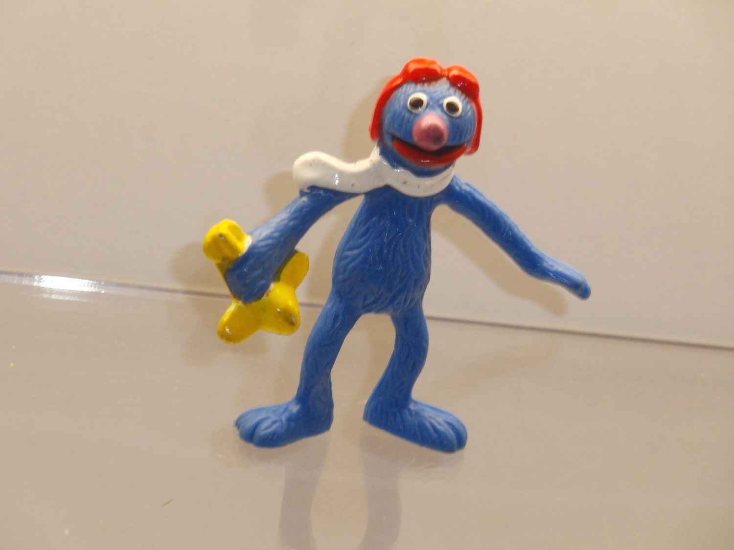 Sesamstraße: Tara Toys: Grobi mit Flugzeug Sesamstraße: Tara Toys: Grobi mit Flugzeug