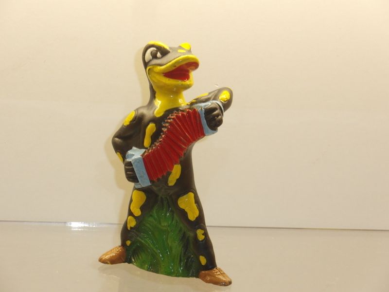 Werbefiguren: Salamander 70er Jahre: Lurchi und seine Freunde: Lurchi-Kapelle: Lurchi mit Ziehharmonika