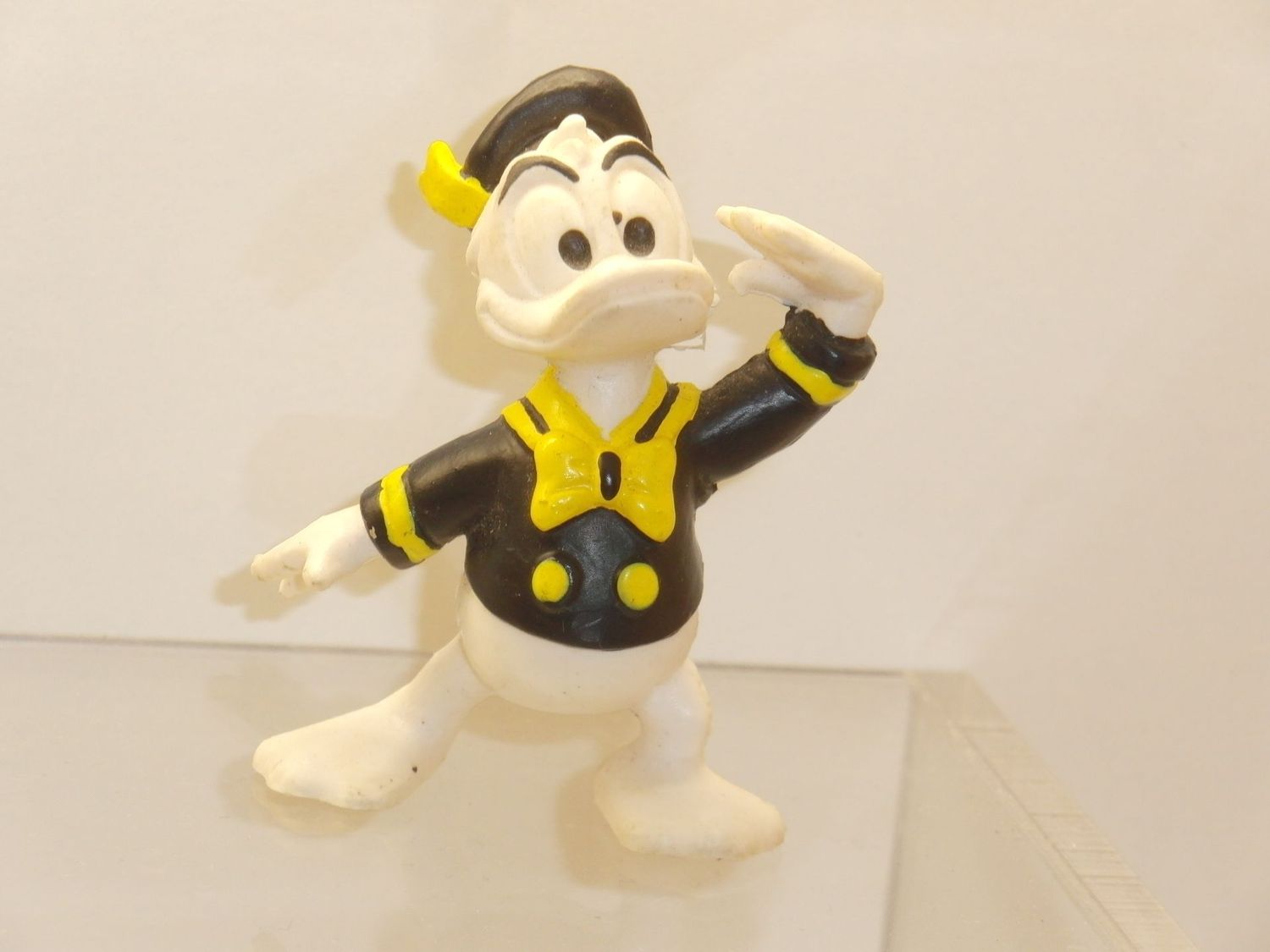 Disney Donald Duck: Bully 80er/90er Jahre: Classic Donald winkend; schwarz/weiß/gelb Disney Donald Duck: Bully 80er/90er Jahre: Classic Donald winkend; schwarz/weiß/gelb