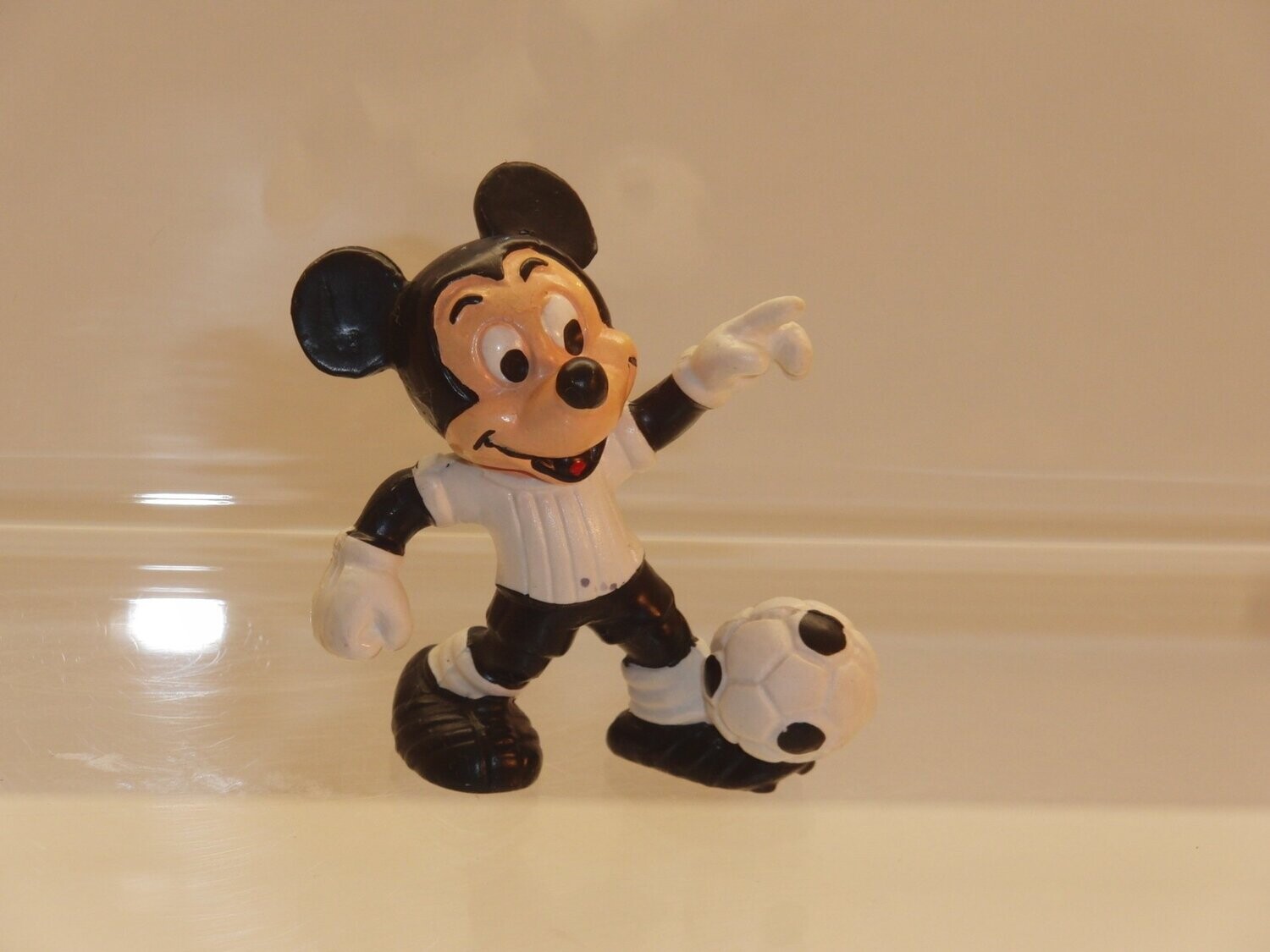 Disney: Micky Maus: Bully 80er Jahre: Micky als Fußballer, Hemd weiß Disney: Micky Maus: Bully 80er Jahre: Micky als Fußballer, Hemd weiß