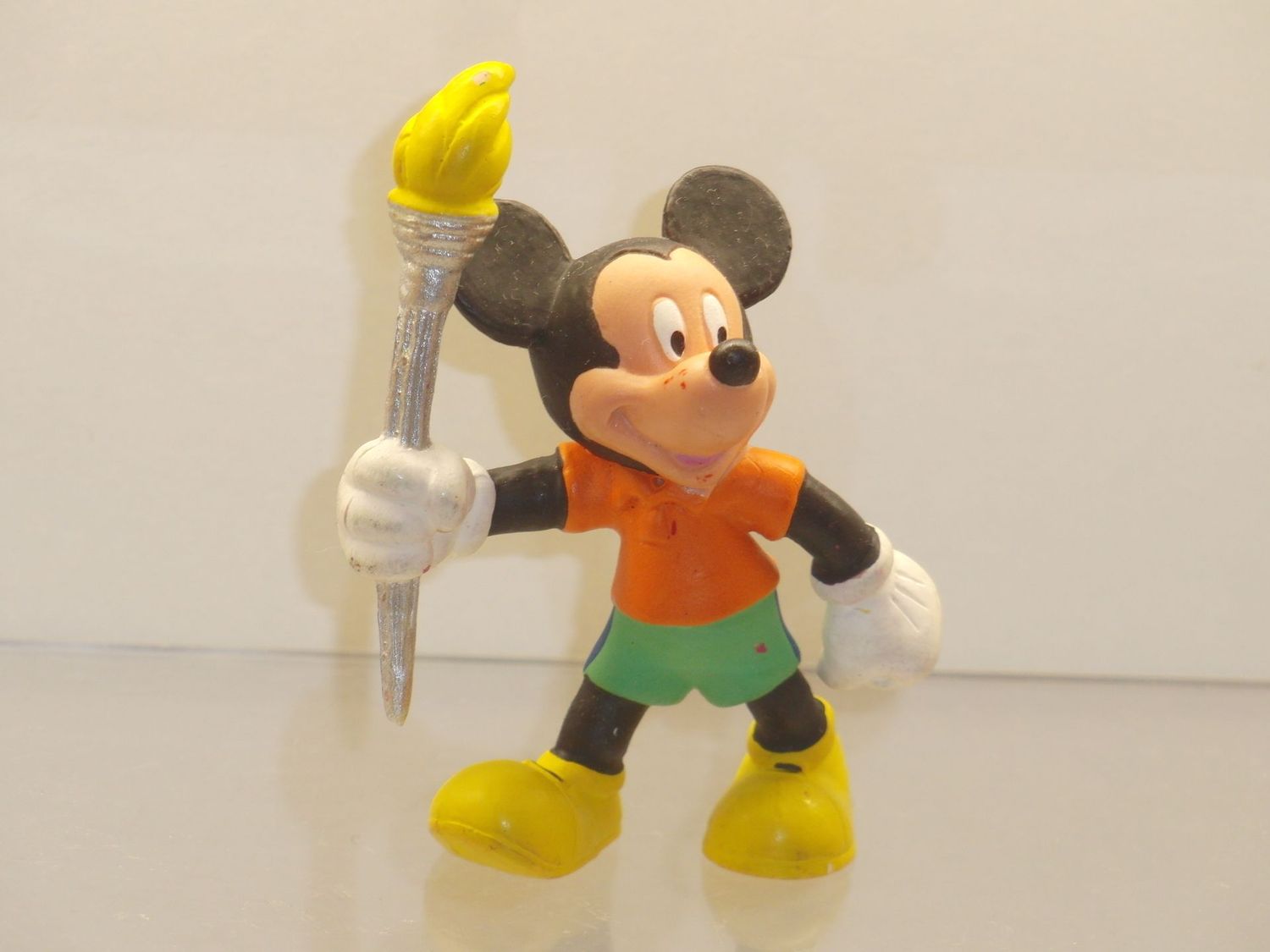 Disney: Micky Maus: Bullyland: Micky als Fackelläufer 155899 Disney: Micky Maus: Bullyland: Micky als Fackelläufer 155899