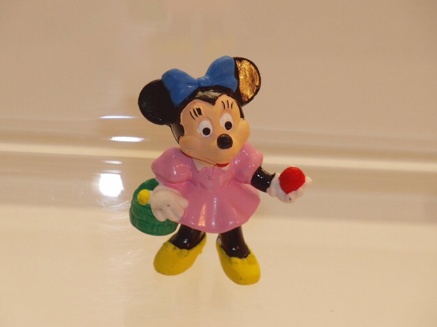 Disney: Minnie Maus: Bullyland: Ostern: Minnie mit Ei und Körbchen Disney: Minnie Maus: Bullyland: Ostern: Minnie mit Ei und Körbchen