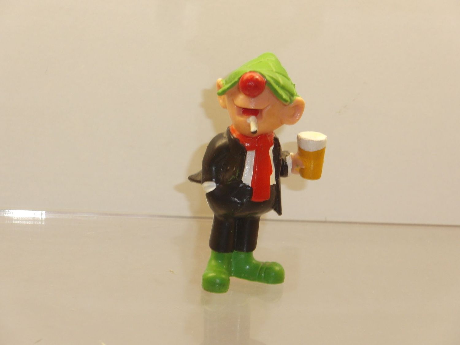 Willi Wacker: Schleich 1977: Willi mit Bier Willi Wacker: Schleich 1977: Willi mit Bier