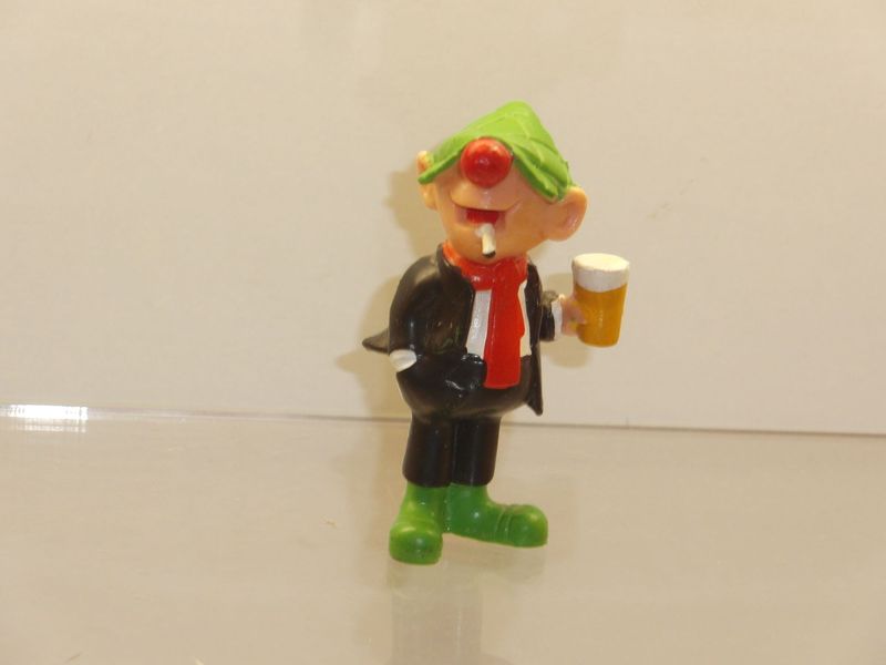 Willi Wacker: Schleich 1977: Willi mit Bier Willi Wacker: Schleich 1977: Willi mit Bier
