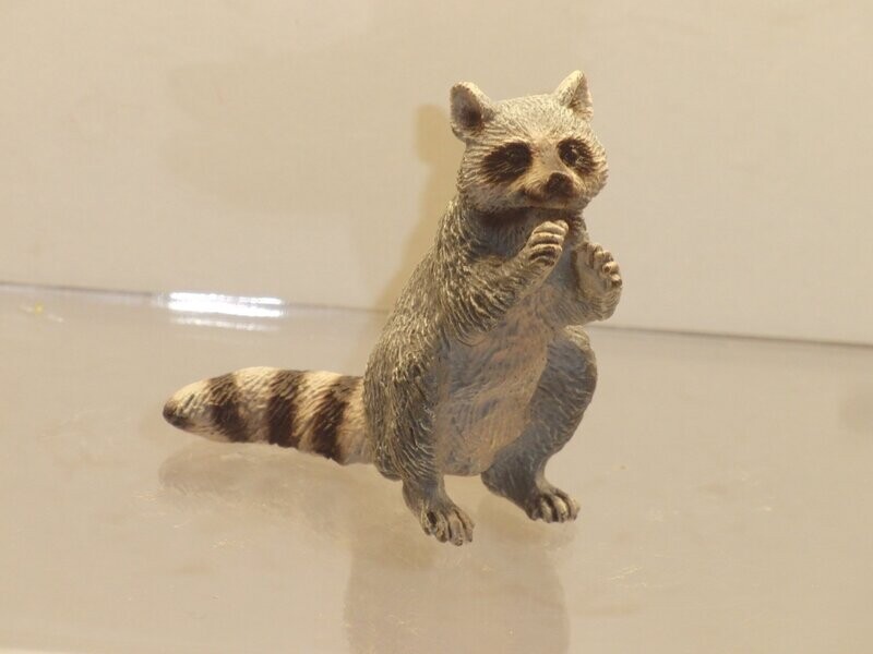 Schleich: 14624 Waschbär sitzend Schleich: 14624 Waschbär sitzend